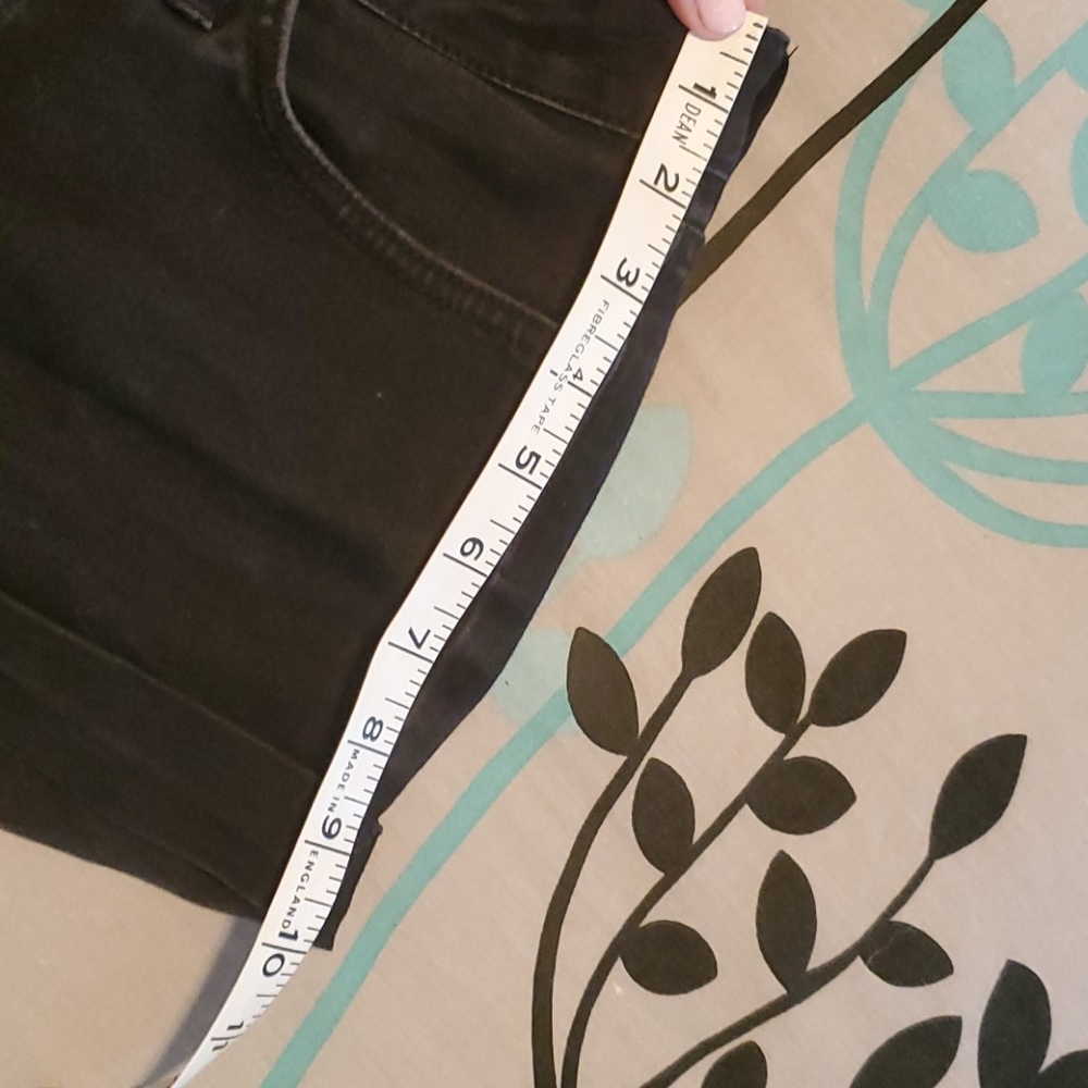 Shorts - Picture 5 of 6